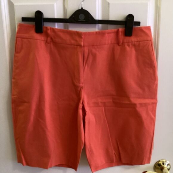 EUC. Doncaster Brand Womens Size 16 Stretch Shorts in Orange - Picture 1 of 9